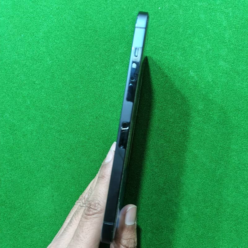 Apple iPhone 12 3