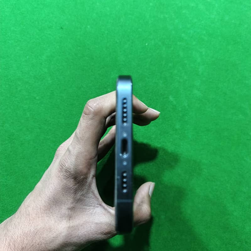 Apple iPhone 12 4