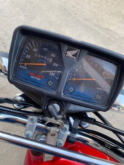 bard new Tanki tapy bilkul fresh pary Hain model 25 Hain 3900 km chla