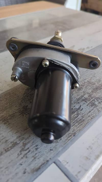 Original Varroc Rear Wiper Motor Toyota Corolla/Toyota Vitz 2007-09
