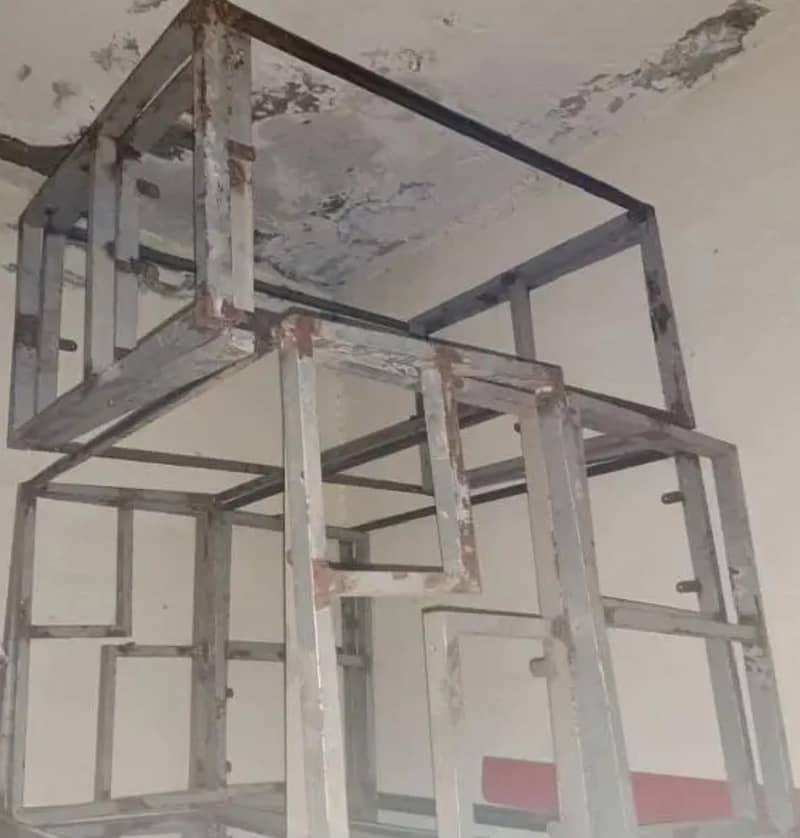 IRON TABLE FRAME/UPS STAND 3