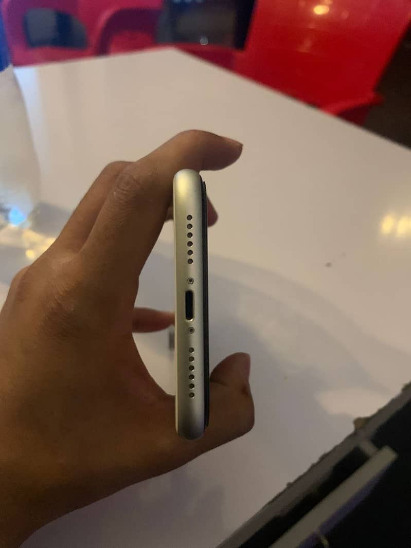 iPhone 11 3