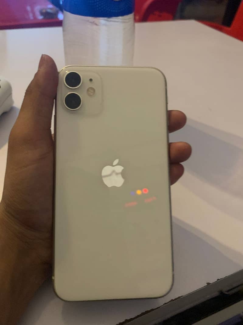 iPhone 11 4