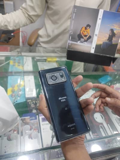 Aquos R6