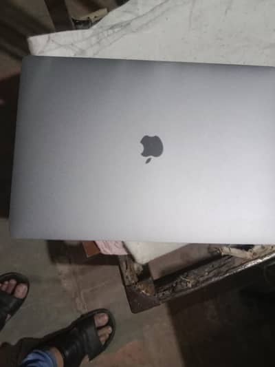 MacBook pro i7 2019