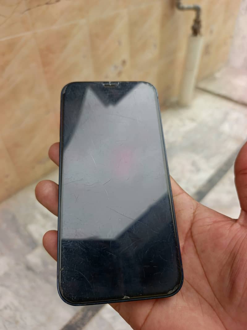 Apple iPhone 12 4