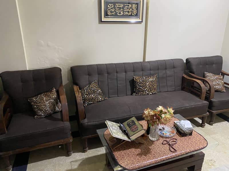 5 Seaters sofa set with table 0