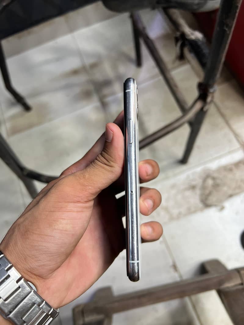 iPhone 11 Pro 1