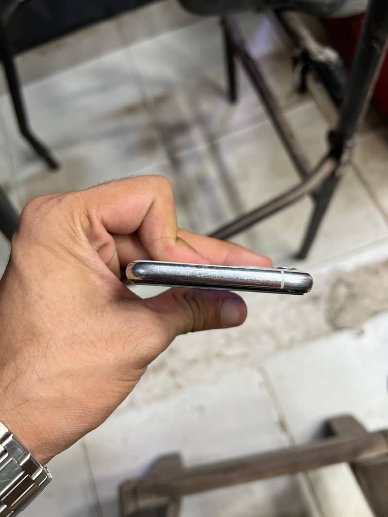 iPhone 11 Pro 2