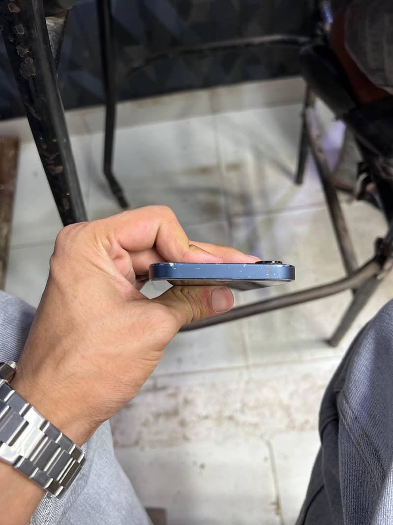 iPhone 12 3