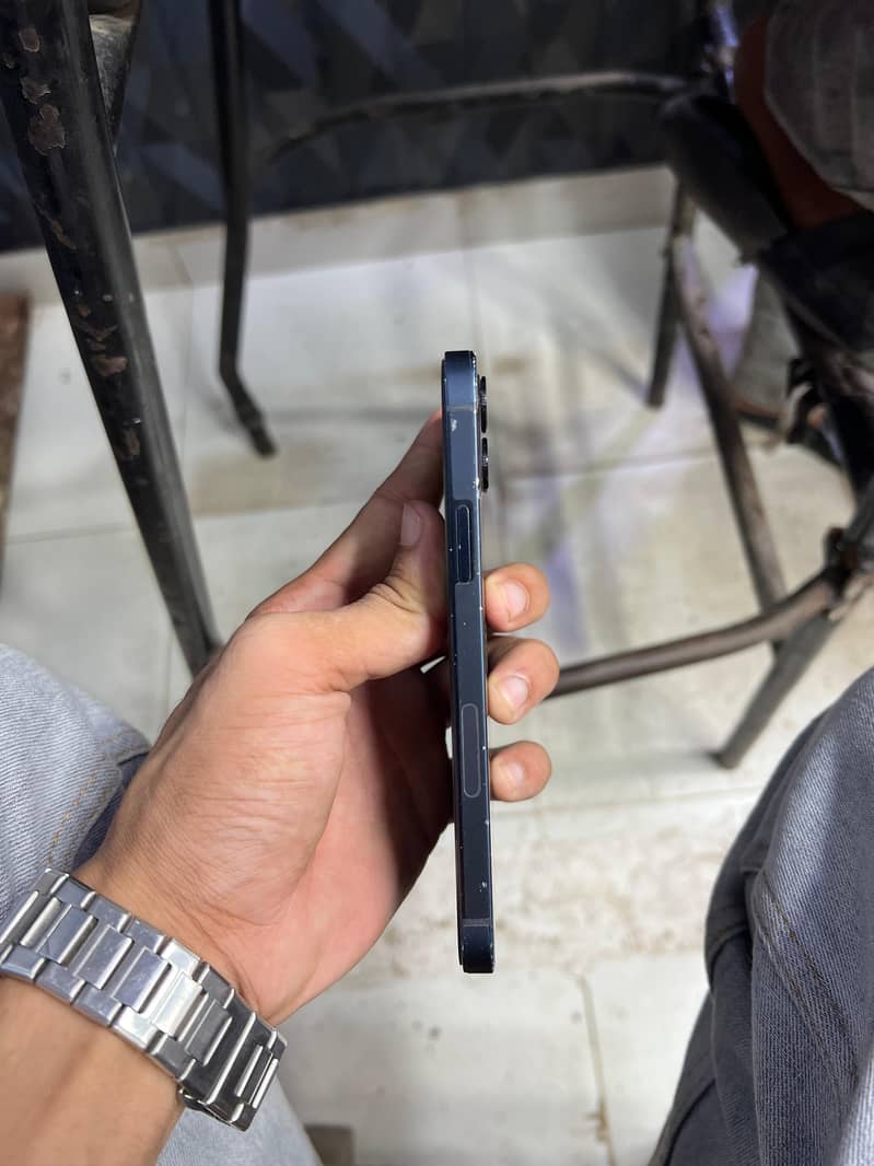 iPhone 12 4