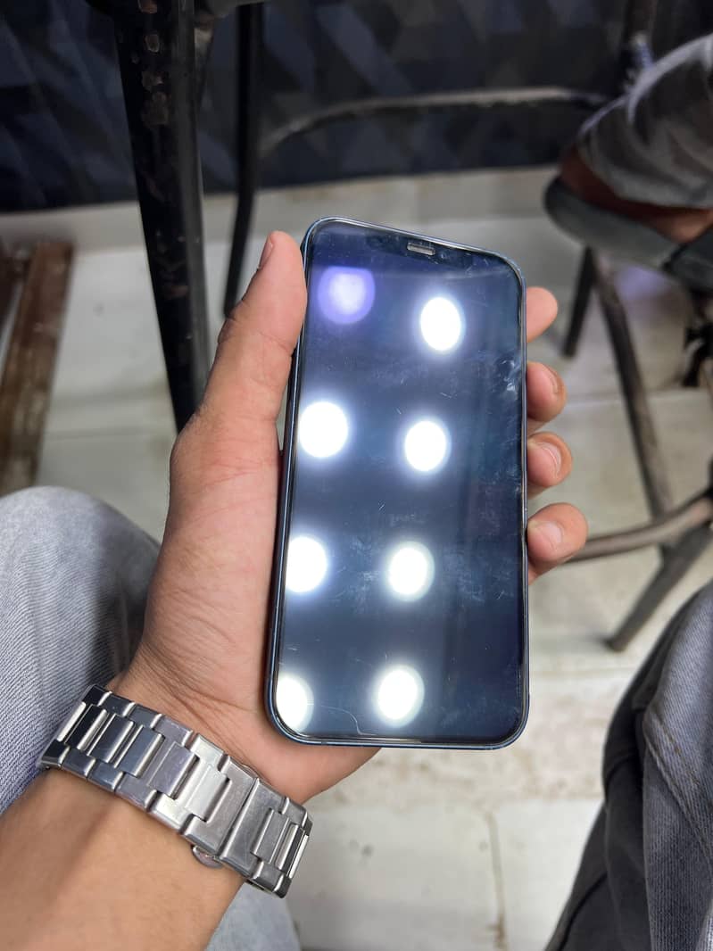 iPhone 12 6