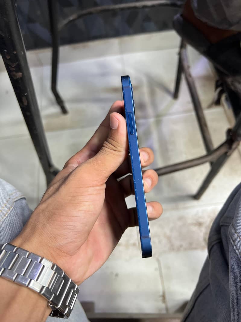 iPhone 12 8