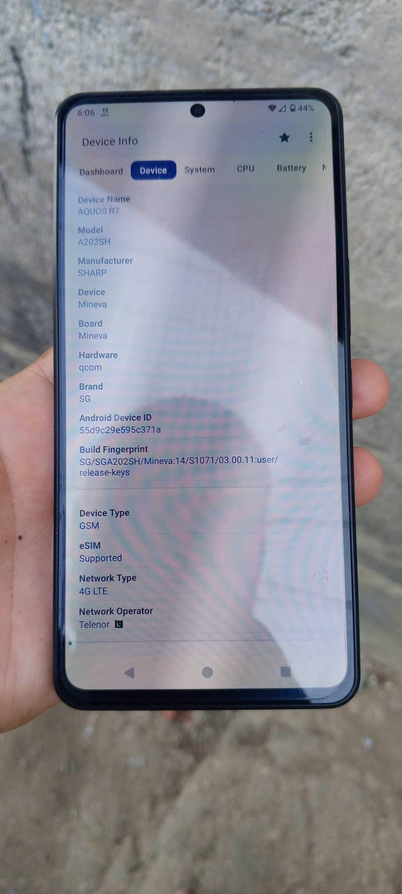 Sharp Aquos R7 0
