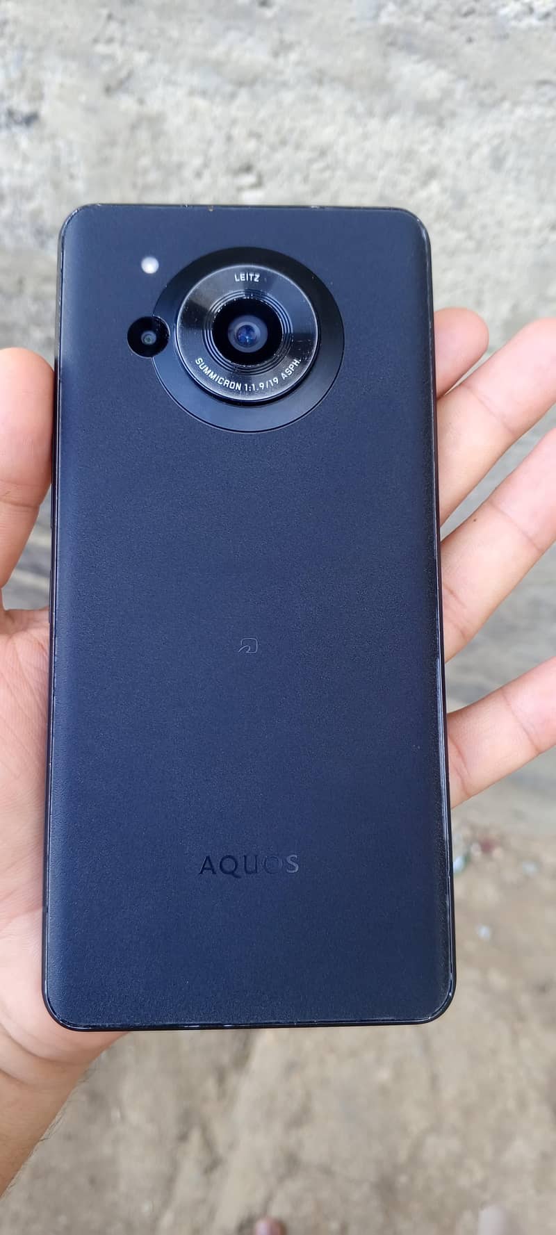 Sharp Aquos R7 1