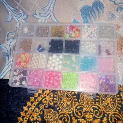 beats box to make bracelet and other accessories 10/10 quality