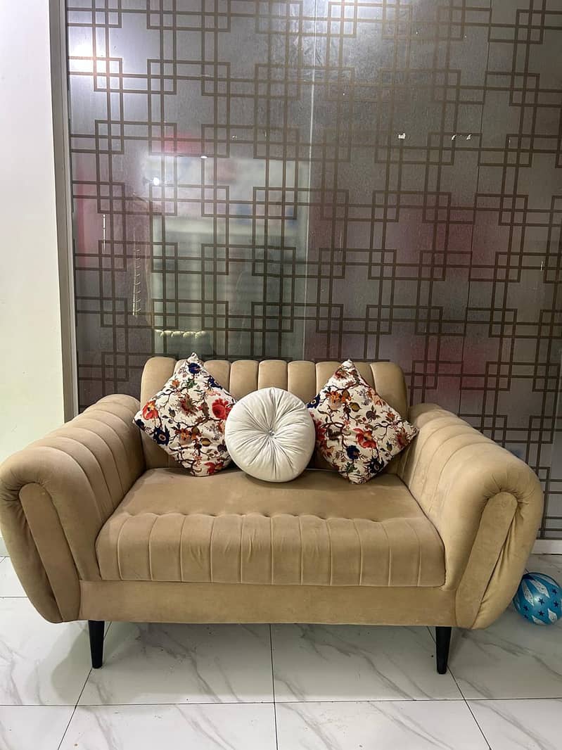Spacious 6-Seater Sofa Set – Excellent Condition 0