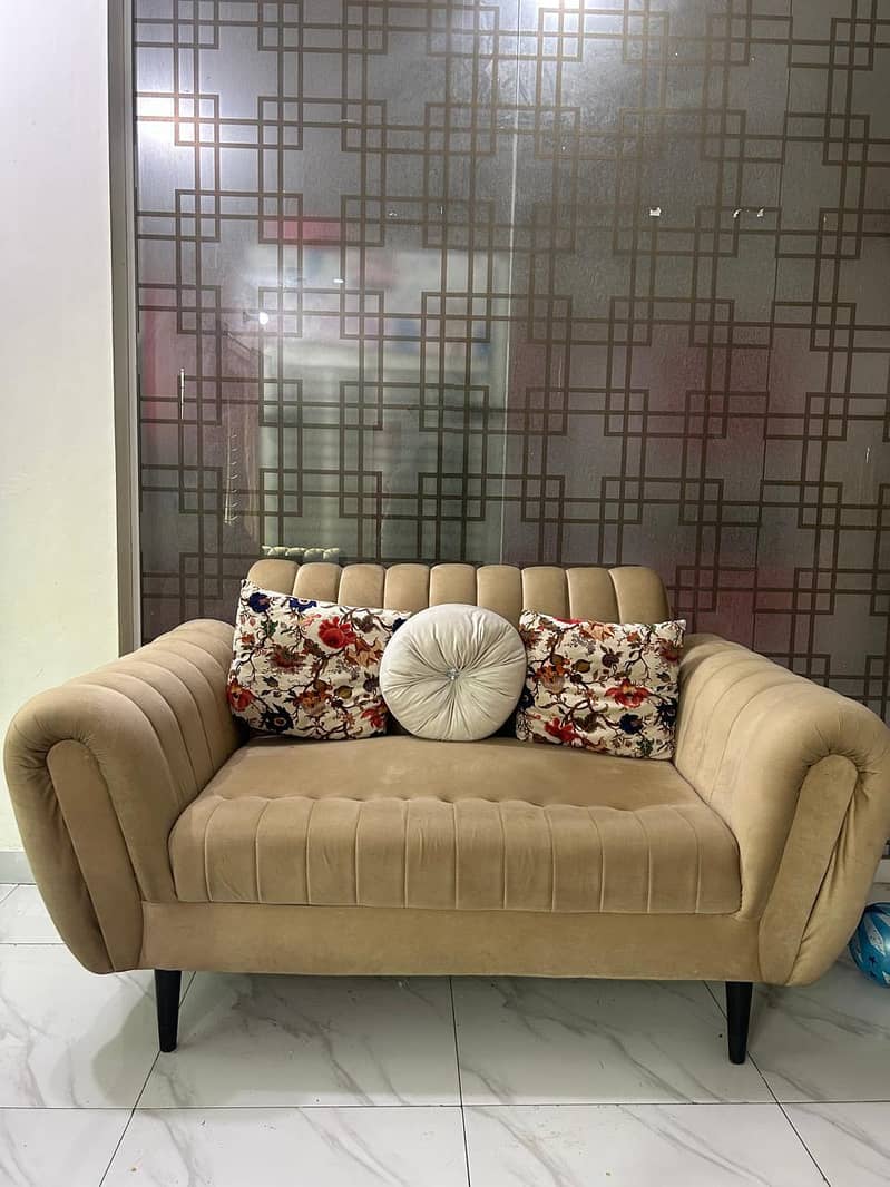 Spacious 6-Seater Sofa Set – Excellent Condition 1
