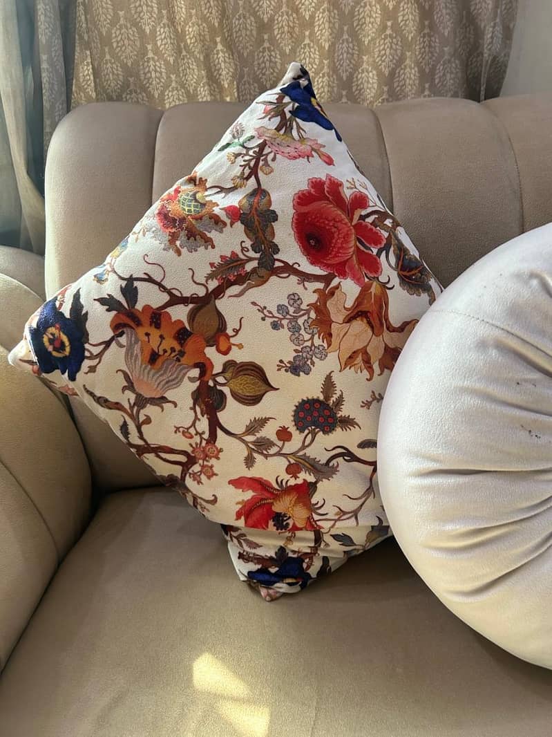 Spacious 6-Seater Sofa Set – Excellent Condition 2