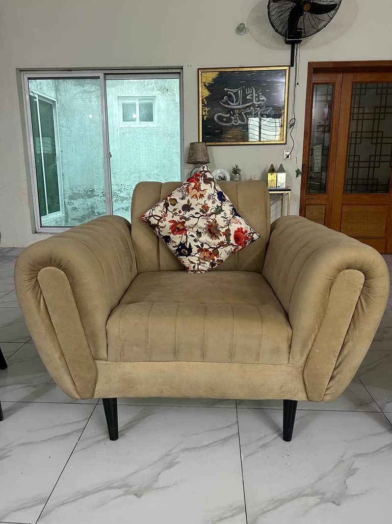 Spacious 6-Seater Sofa Set – Excellent Condition 4