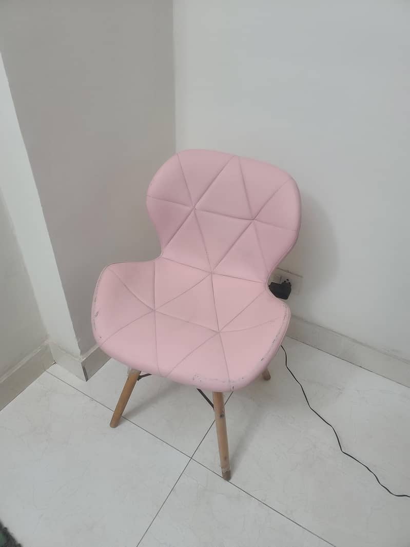 Diamond-patterned Eames-style dining chair 0