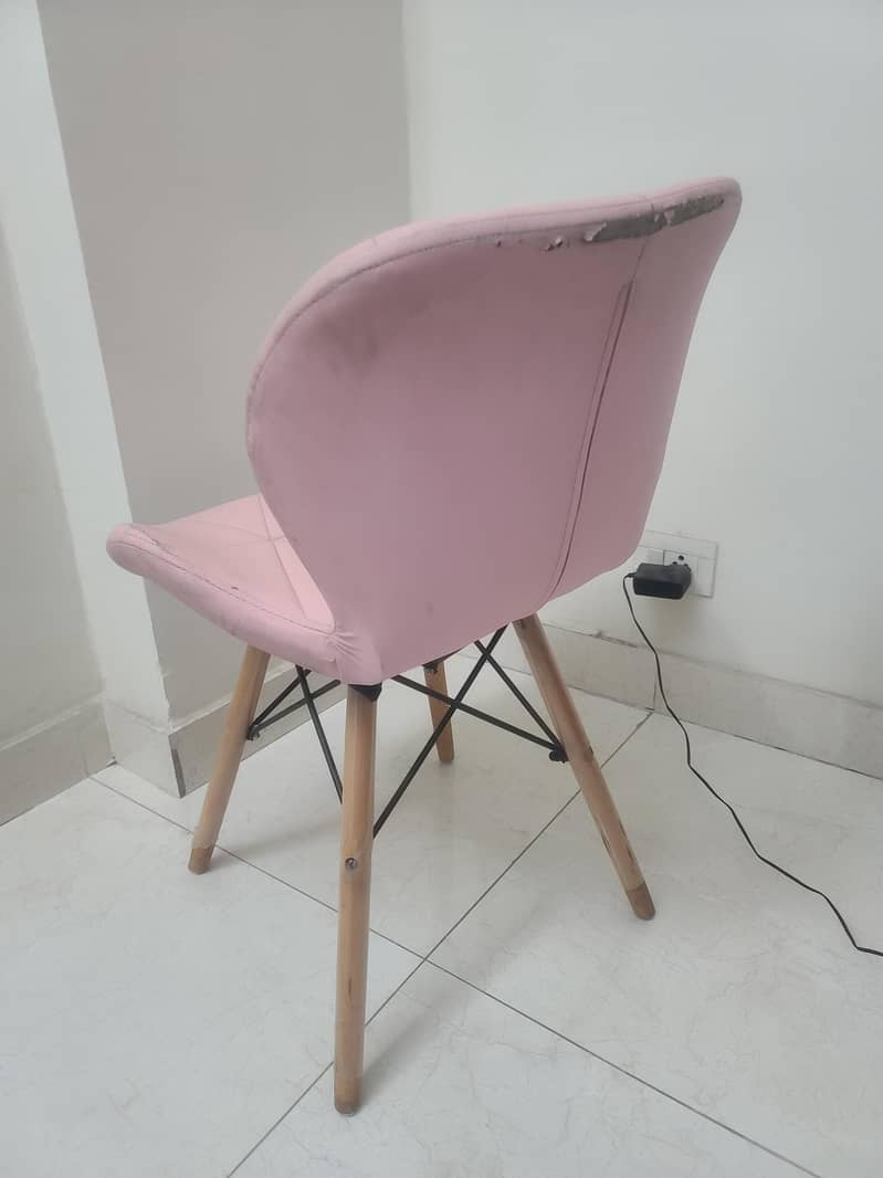 Diamond-patterned Eames-style dining chair 2