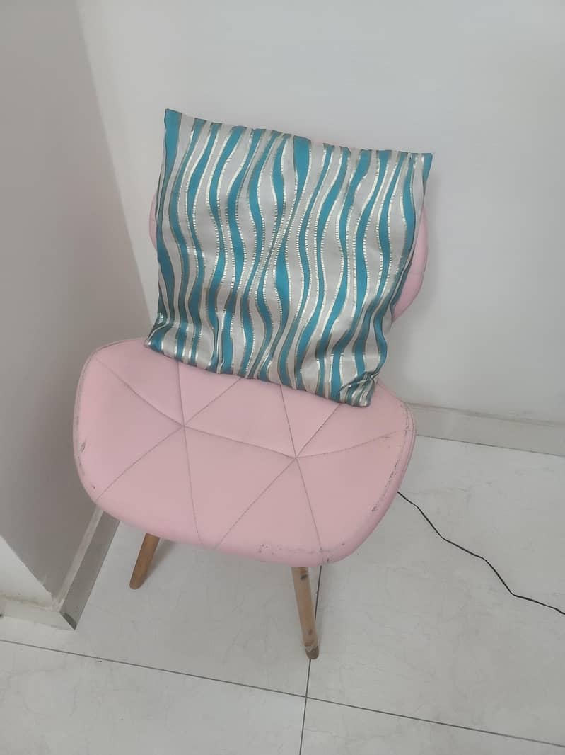 Diamond-patterned Eames-style dining chair 3