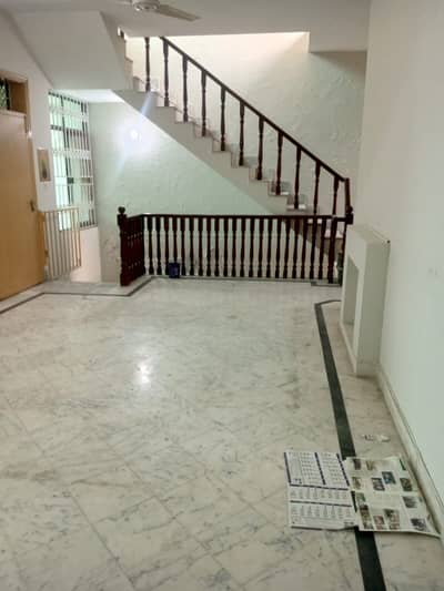3 bedroom's upper portion available for rent in G-11 Islamabad