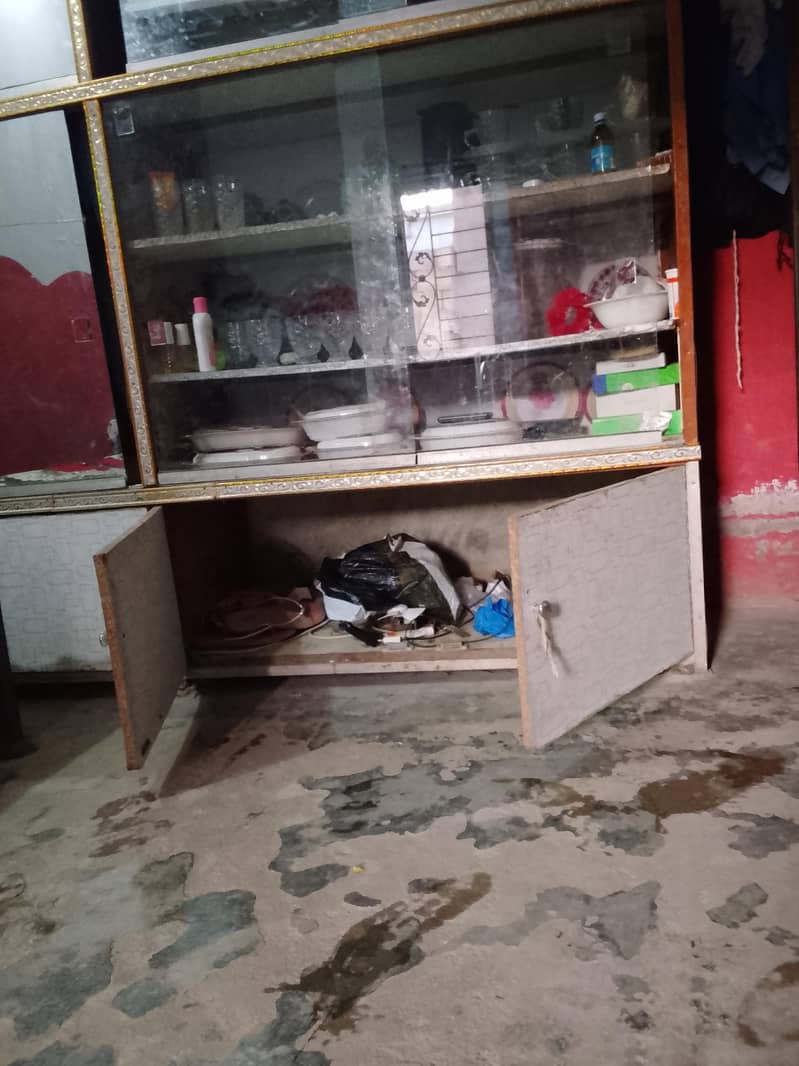 کپڑوں اور برتن والی الماری 3