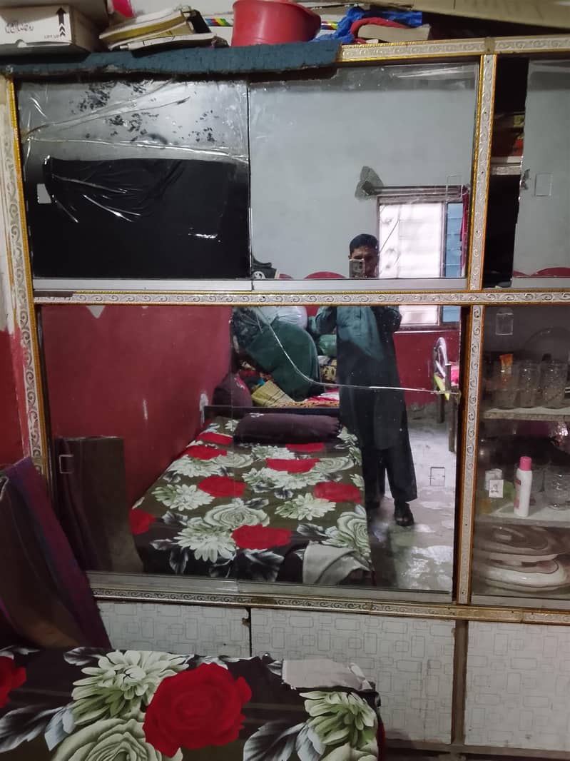 کپڑوں اور برتن والی الماری 5