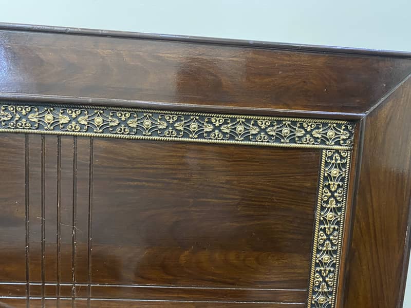 One king bed , two single bed and console table 1