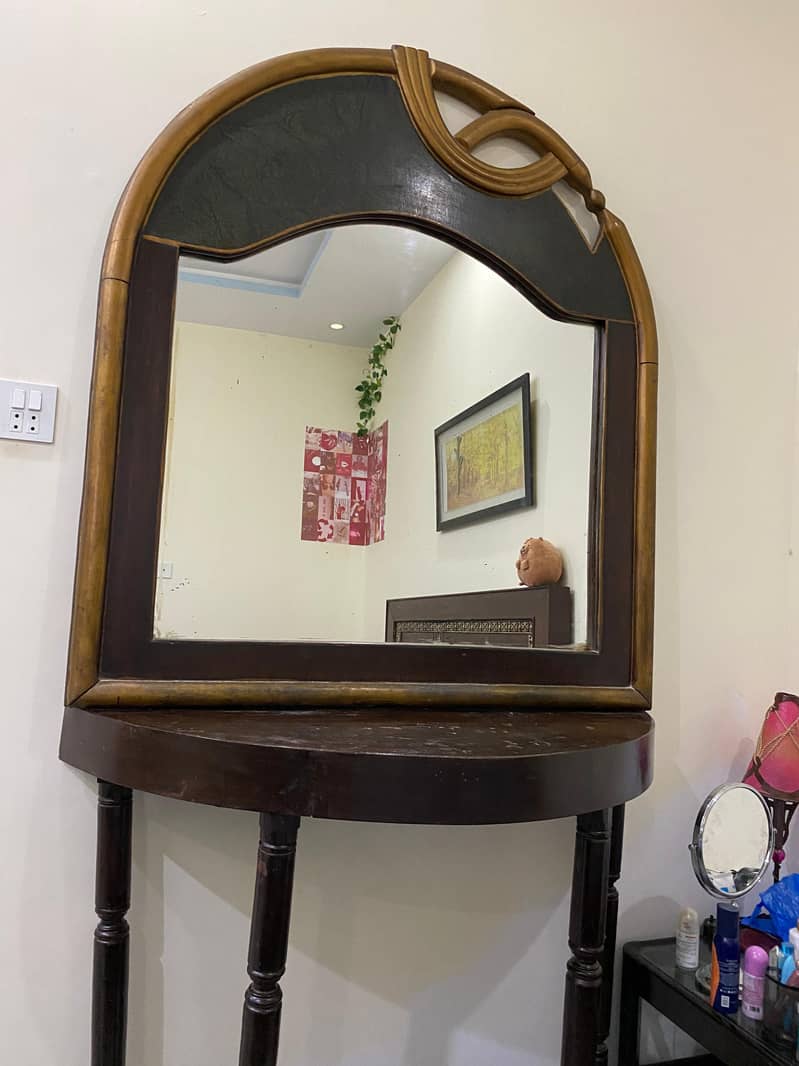 One king bed , two single bed and console table 4