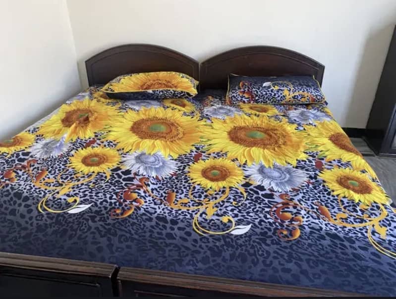 One king bed , two single bed and console table 5