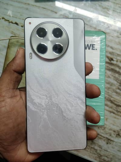 camon 30 mobile 8+8ram 256gb with 70w original charger and box