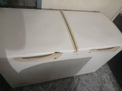 Waves deep freezer