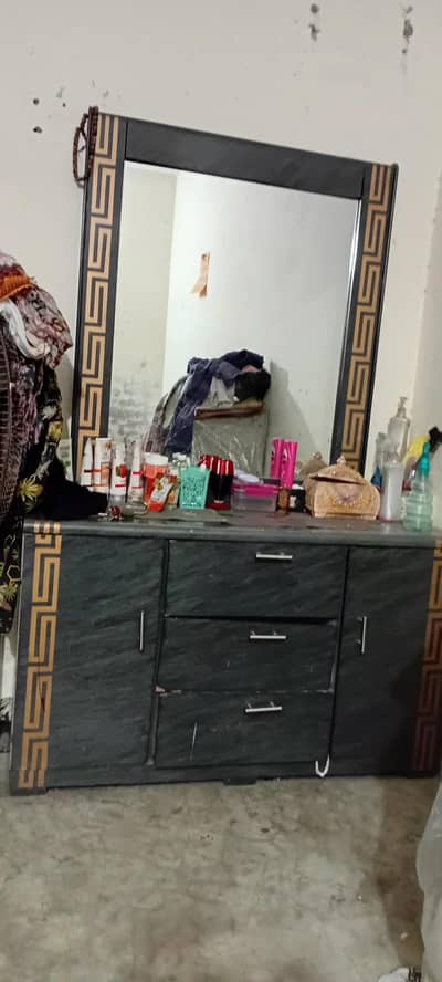 lasani walon ka bed said table  or dresing with matres for sale