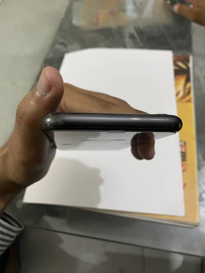 Iphone 11 Massage on whatsapp 923106166898
