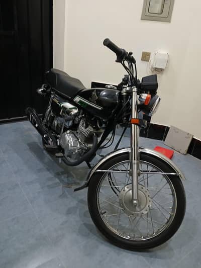 CG 125 special edition chrome plated very less driven.
