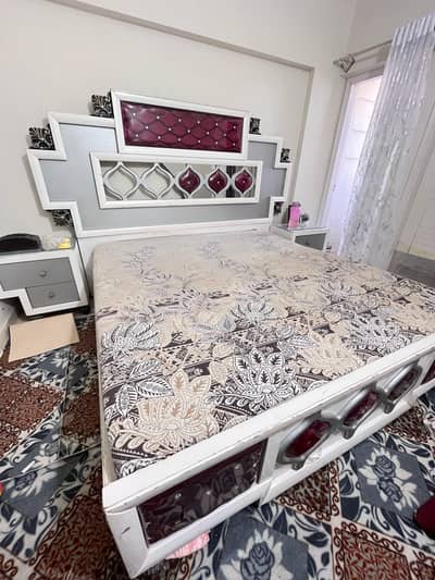 king size bed and furniture