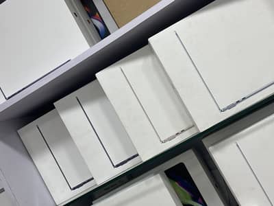 MacBook Air 13.6 inch M5 chip 16/512