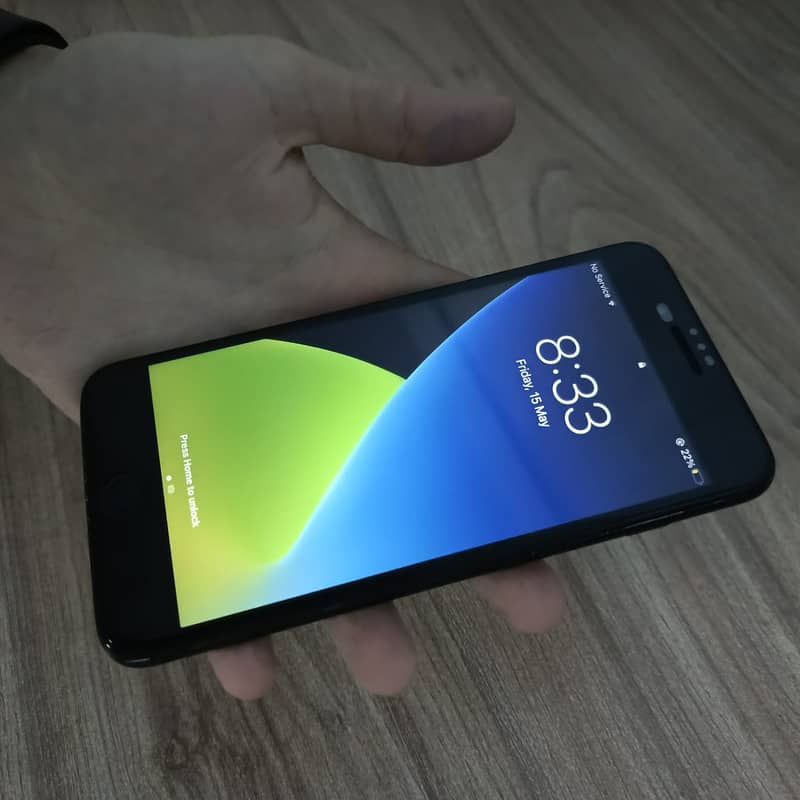 Apple iPhone 7 Plus 1