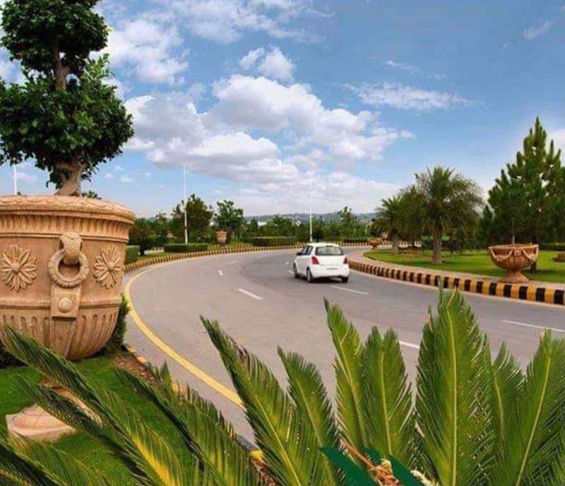 Exclusive Top Class Plot, Beautiful Location , Corner Plot 0