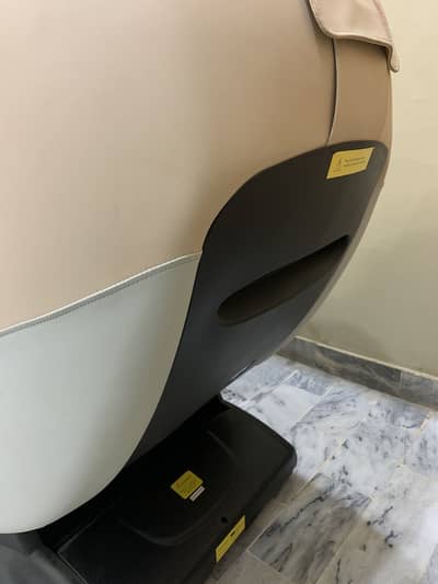ZERO Luxury Massage Chair – Excellent Condition