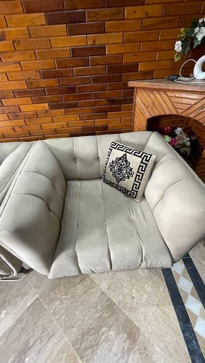 4 seater sofa for Sale