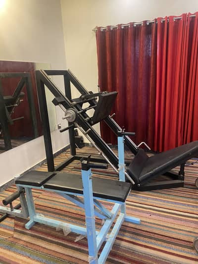 Leg press machine in good condition for sale