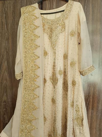 golden Maxi Almost new only 1 time used  for 4 hours