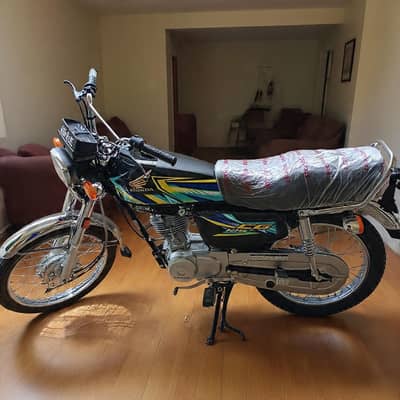 Honda CG 125 Black Colour 2026 Model