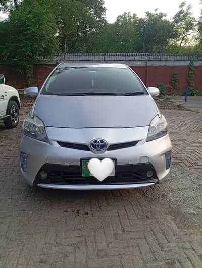 Toyota Prius LED 1.8 2011 model 2015 registered Lahore