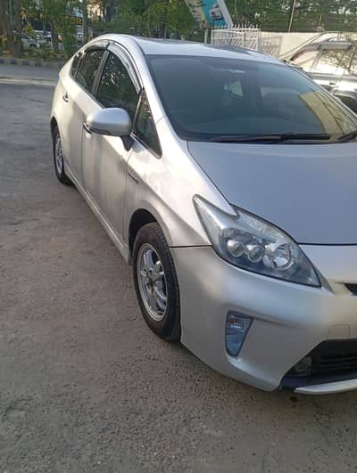 Toyota Prius S LED 1.8 2011 model 2015 registered Lahore