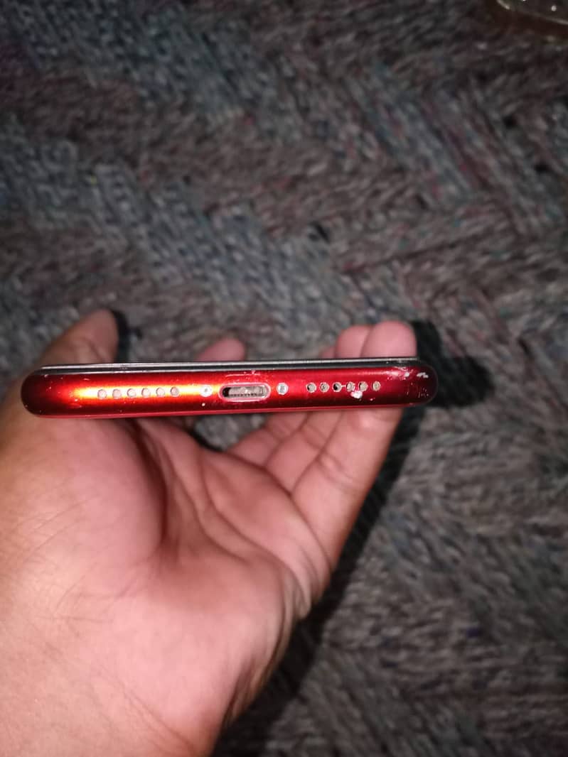 iPhone XR 4